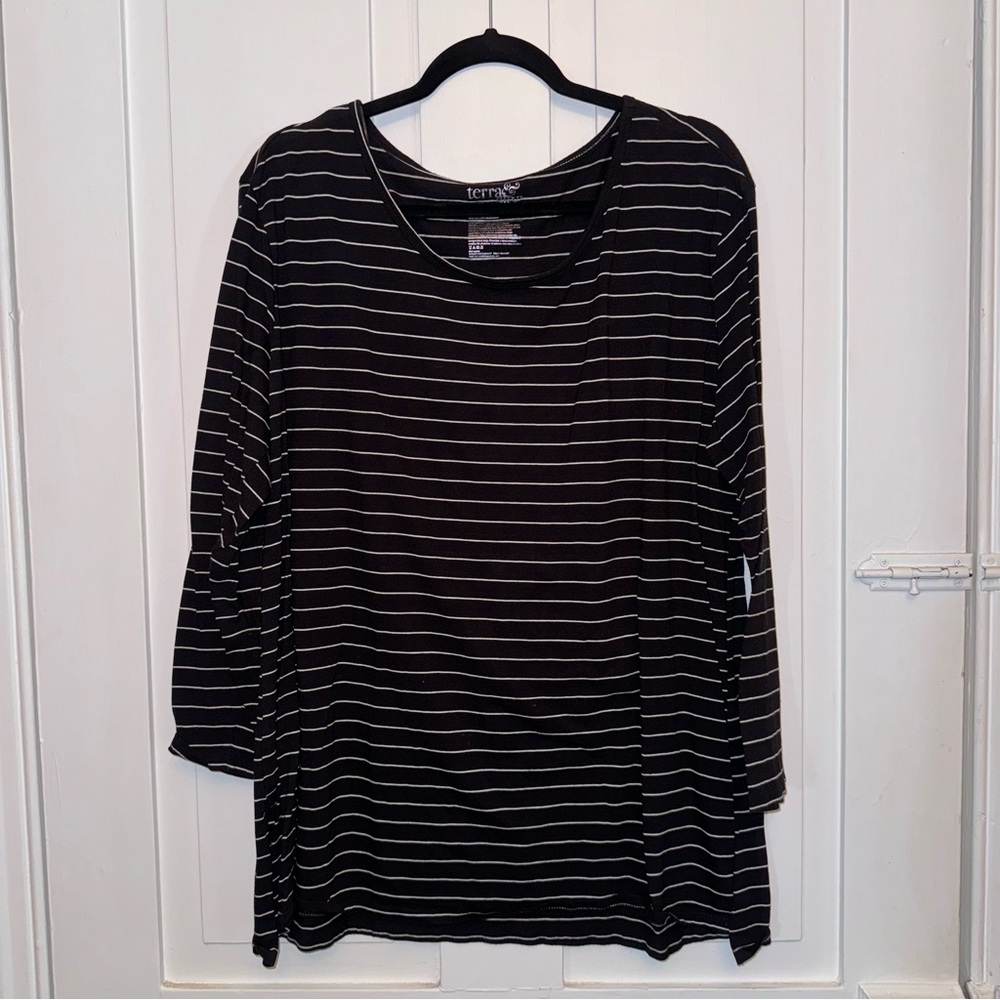✨terra & sky black & white striped long sleeve shirt✨
